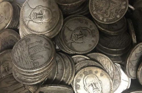 青海兄妹挖水管道挖出7萬銀元,后主動上交,結局如何